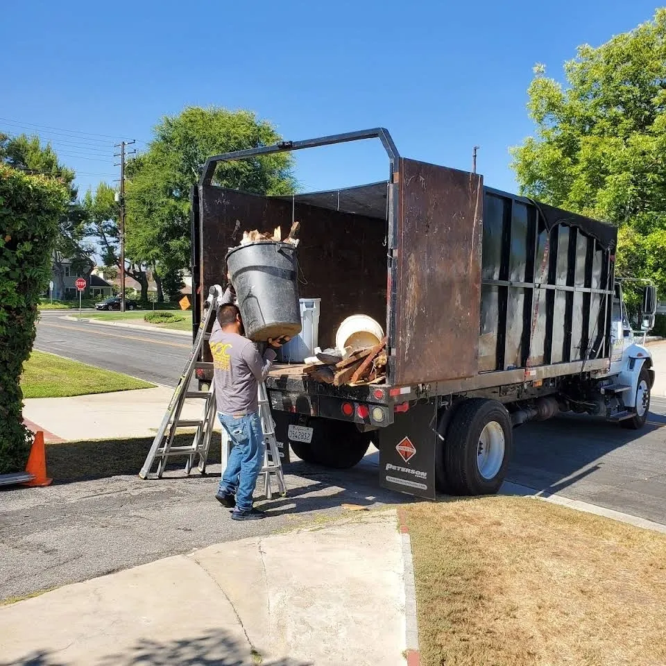 How to Clean Up Your Home with Junk Removal Van Nuys